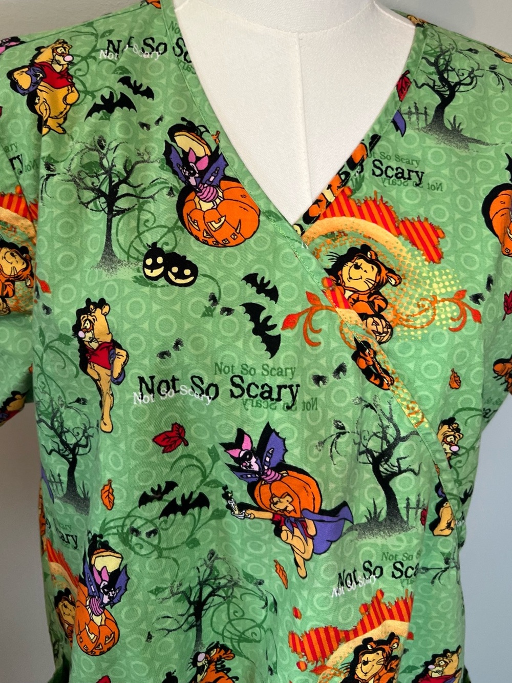 Disney Winnie the Pooh Halloween Scrub Top L Not So Scary 100 Acre Wood Cotton